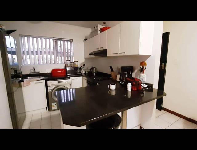 2 BEDROOM TOWNHOUSE RENTED IN SOUTH END